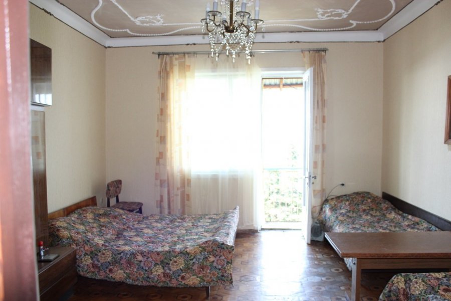 Старая Гагра жилье. Продается дом в старых Гаграх. Гагра, ул. Черкесская, д. 7. Сдается комната в Абхазии.